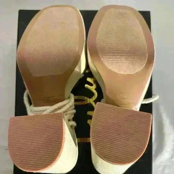 Lulus GAWNTY Heels Almond Color Size 5.5 - Picture 9 of 10